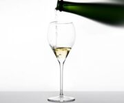 Nella foto un calice di spumante