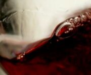 vino-rosso-in-bicchiere-q