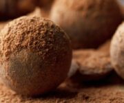 chocolate-truffle-photo_1356119-770tall