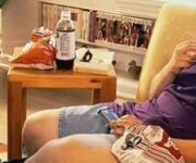 bambino-obeso-davanti-alla-tv