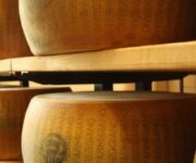 parmigiano-reggiano-originale-made-in-italy-food-620×305