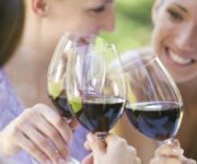 Girls-drinking-wine-1024×682