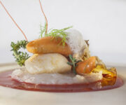 scampo-battuto-con-gazpacho-di-fragole