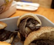 FOTO_PER_HP_I_piccoli_panini_con_la_milza_preparati_per_la_fine_della_lezione_di_Emanuele_Cottone