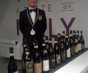 Le_dodici_bottiglie_della_prima_serata_e_il_sommelier_Alessio_Fiorino