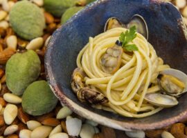 Linguine_con_Latte_di_Mandorla_e_Vongole