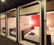 capsule_hotel