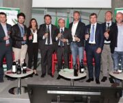 Ambasciatori_del_vino_lombardo_con_Gianni_Fava_Gian_Domenico_Auricchio_e_Maurizio_Danese_ph_by_Canio_Romaniello