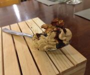 Mousse_di_ricotta_al_cotto_di_fichi_e_croccante_di_mandorle