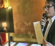 Arturo-Morettino-presenta-la-Carta-dei-Caff-del-Teatro-2-400×267