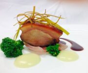 Maialino_croccante_alle_erbe_mediterranee_con_pur_di_patate