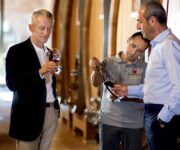 Riccardo_Illy_e_lAd_Mastrojanni_Andrea_Machetti_in_cantina1