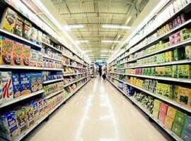 Scaffali di un supermercato