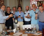 Produttori_e_Brindisi_con_il_Nerosanlor_2011_-_F_CarreraNando_PapaGiuseppe_TascaAlberto_Aiello_GraciNino_BarracoGiusto_OcchipintiFederico_Latteri