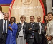 Premiati_con_Sandro_Boscaini_e_Isabella_Bossi_Fedrigotti