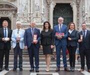 La_delegazione_bavarese_davanti_al_Duomo_di_Milano