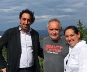 Ferran_Adri_tra_Luca_e_Martina_Caruso_al_Signum_di_Salina