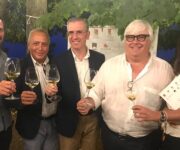 VINIMILO_19_brindisi_da_sx_Marco_Nicolosi_Alfio_Cosentino_Marco_Falcone_Piero_Portale_e_Gina_Russo
