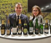 Chiara_Mattiello_e_Claudio_Di_Maria_con_gli_spumanti_del_tasting_Etna_-_Durello