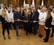 Una_Mole_di_Panettoni_taglio_del_nastro