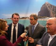 Musumeci_allo_stand_del_Comune_di_San_Vito_lo_Capo_alla_Bit_2019