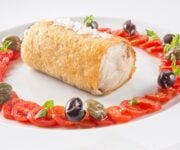 merluzzo_al_limone_in_crosta_di_pane_capperi_olive_e_pomodorini