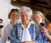 Chiara_e_Teresa_Lungarotti_con_la__madre_Maria_Grazia_Marchetti_Lungarotti