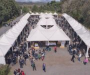 folla stand dei produttori Contrade dell’Etna