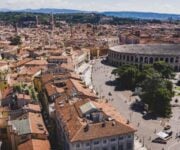 Una veduta di piazza Bra a Verona – ph Visit Verona