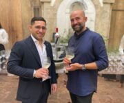 Da sinistra Francesco Brugnano della Cantina Brugnano e l’artista Simone Lingua