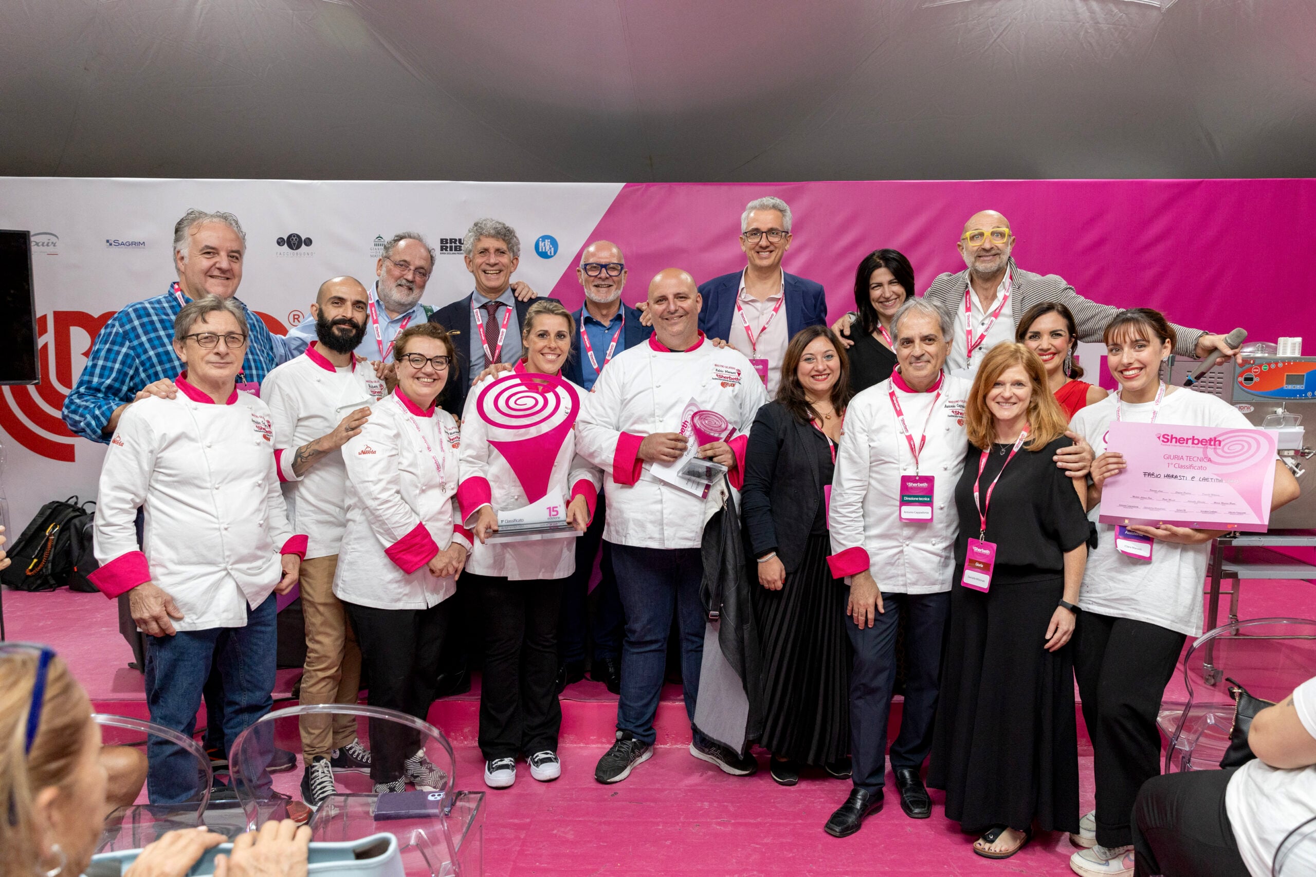 I vincitori di Sherbeth Fabio Marasti e Laetitia Joiris con i direttori tecnici del festival e i componenti della giuria