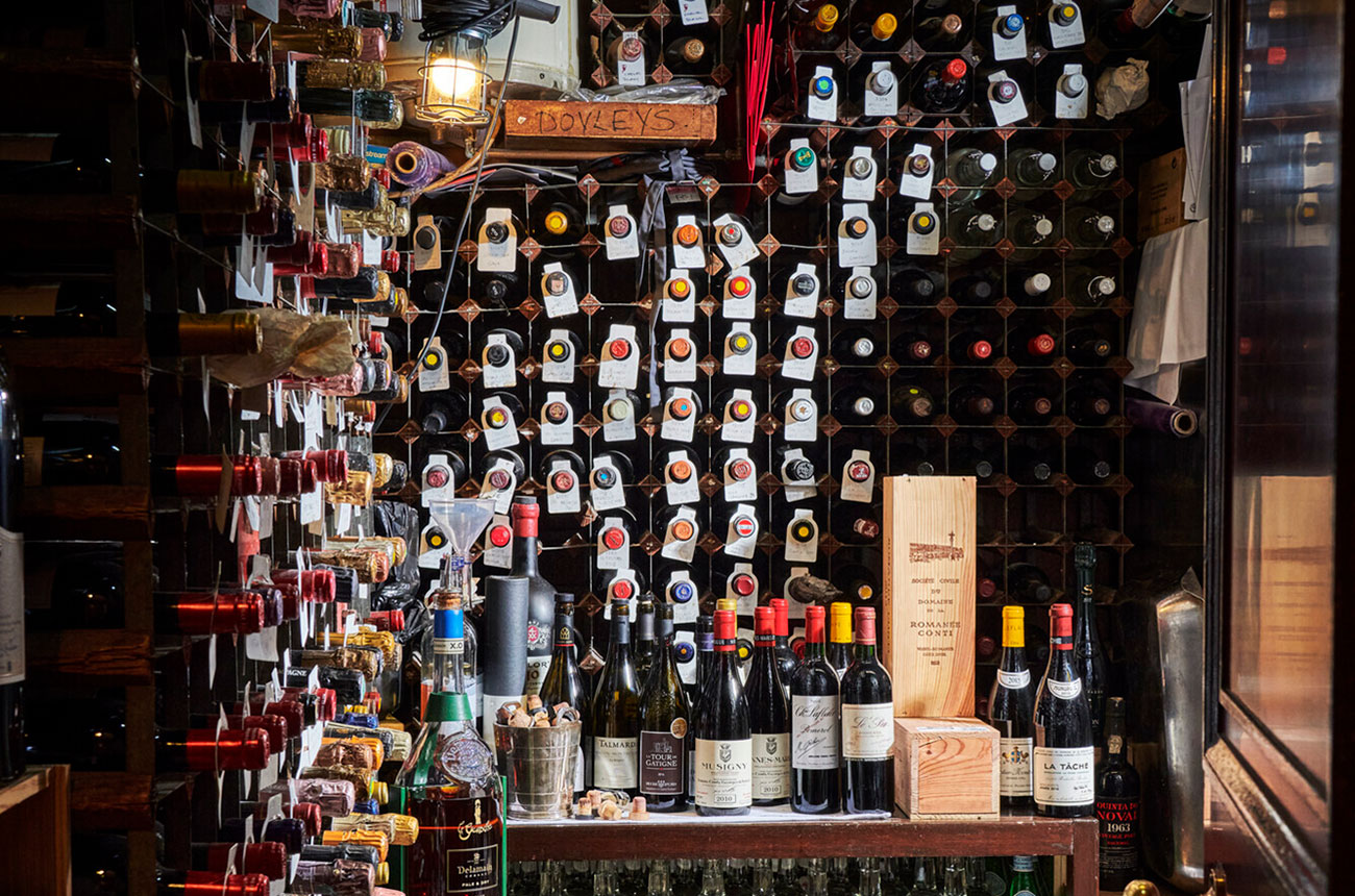 Una parte della cantina del ristorante Le Gavroche, all’asta con Christie’s