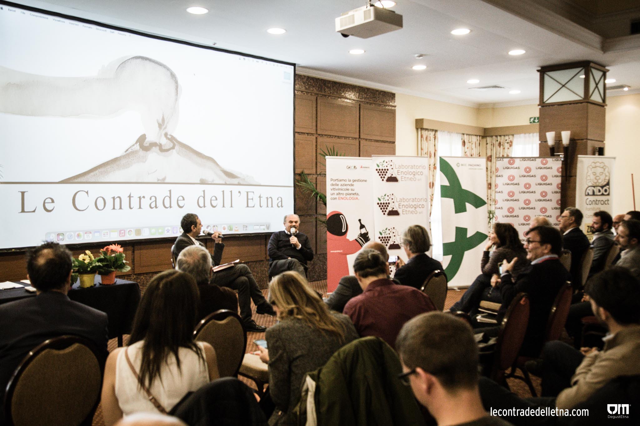 Uno dei talk di Contrade dell’Etna 2023