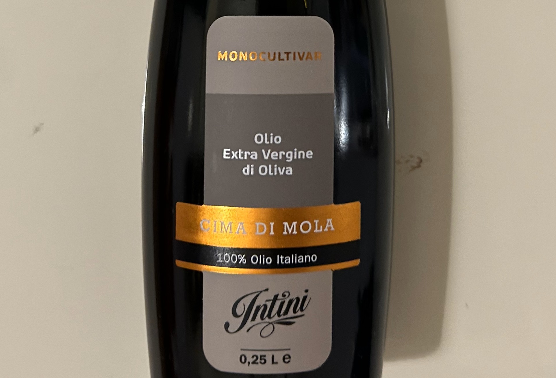 L’etichetta dell’olio Cima di Mola