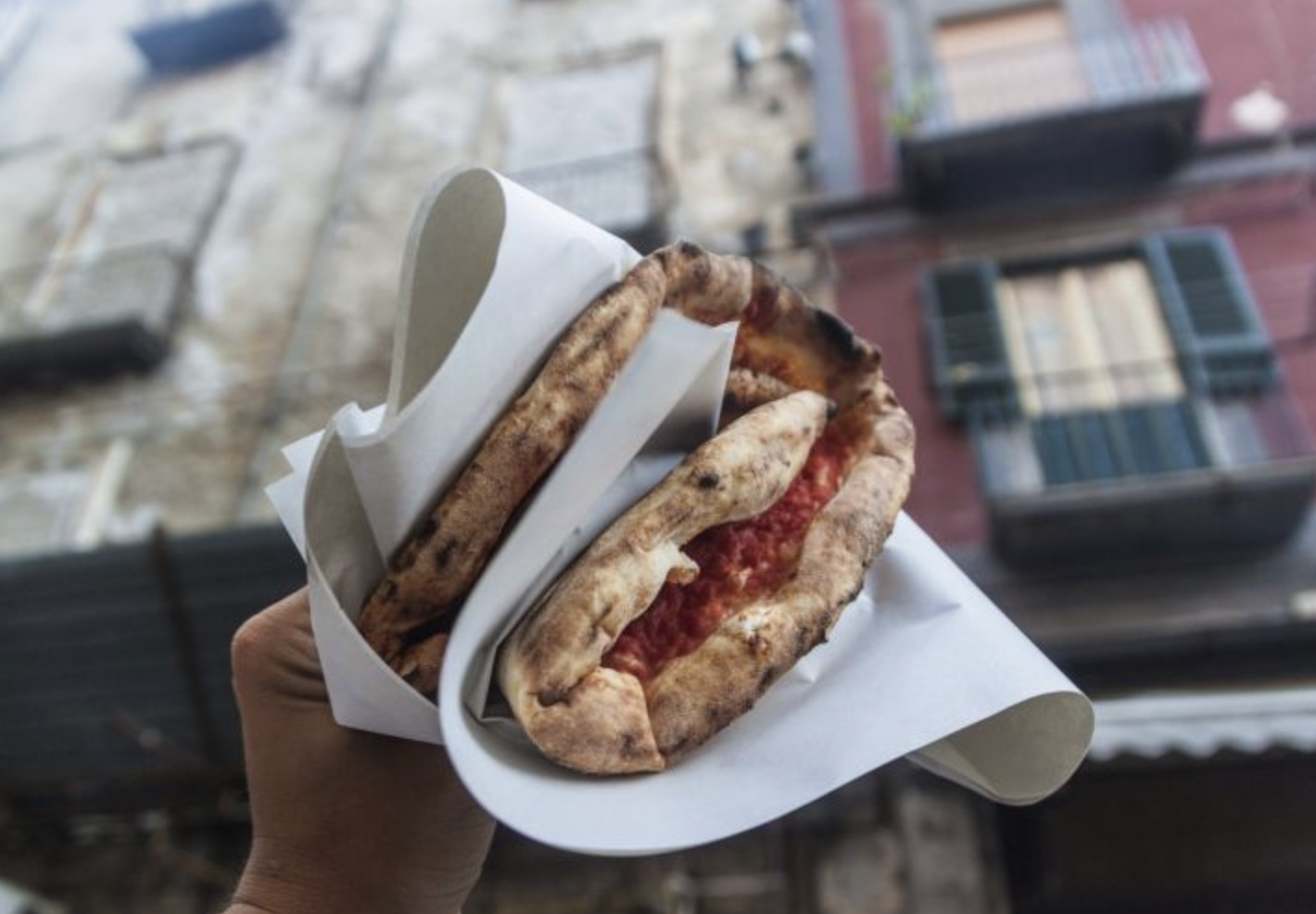 La pizza a portafoglio di Napoli