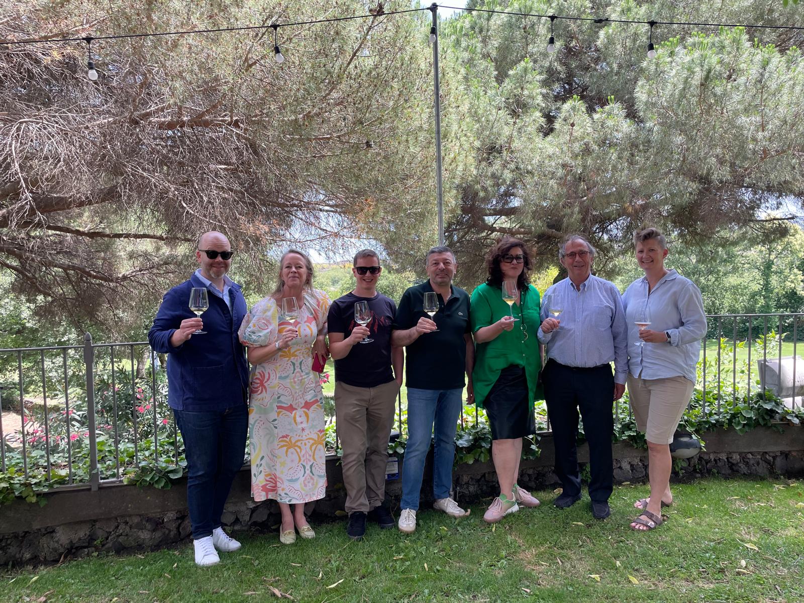I giurati di Sud Top Wine: da sinistra Eirik Sand Johnsen, Cynthia L. P. Chaplin, James Button, Federico Latteri, Claudia Stern, Bernard Burtschy, Bonnie Reinwald