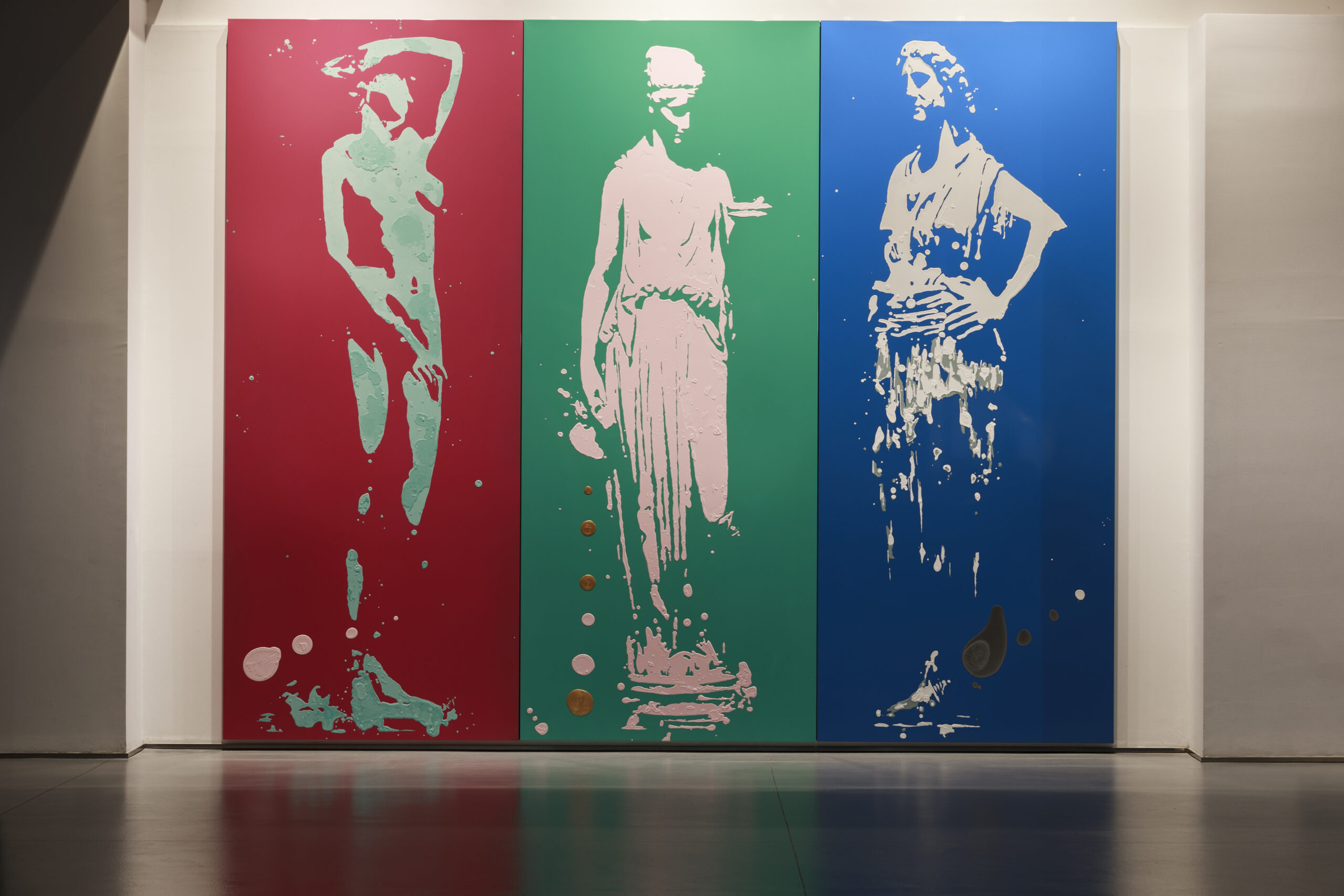 Poliedrica, l’ultima creazione di Arrigo Musti negli spazi della moderna cantina di Casteldaccia