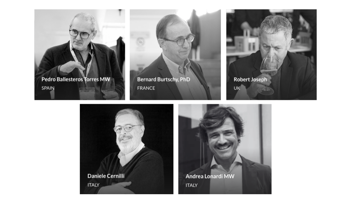 I General Chair di 5StarWines – the Book 2025 da in alto a sinistra: Pedro Ballesteros Torres MW, Bernard Burtschy PhD, Robert  Joseph, Daniele Cernilli, Andrea Lonardi MW