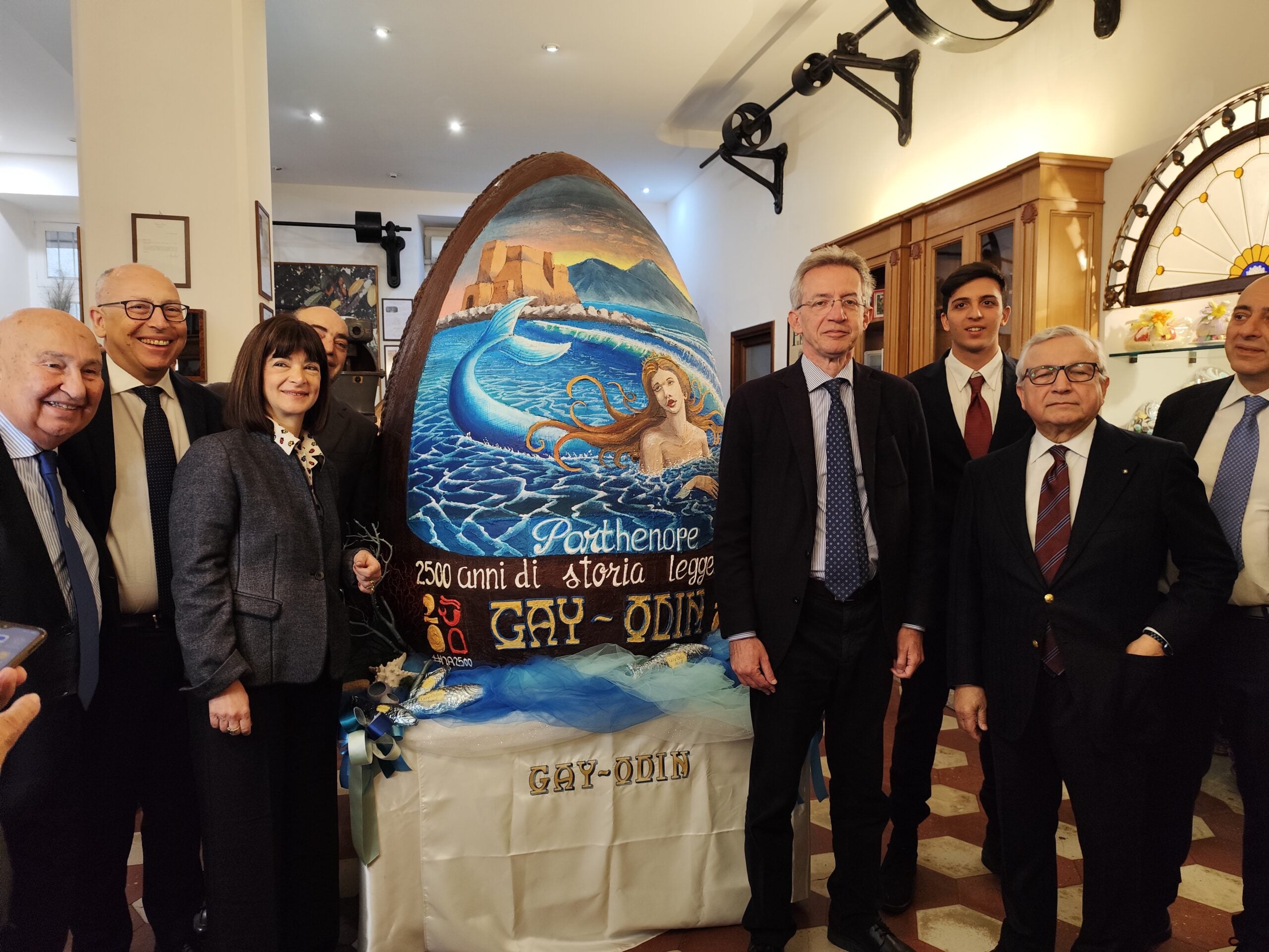 Foto di gruppo della la storica casa Gay-Odin con il sindaco di Napoli Gaetano Manfredi