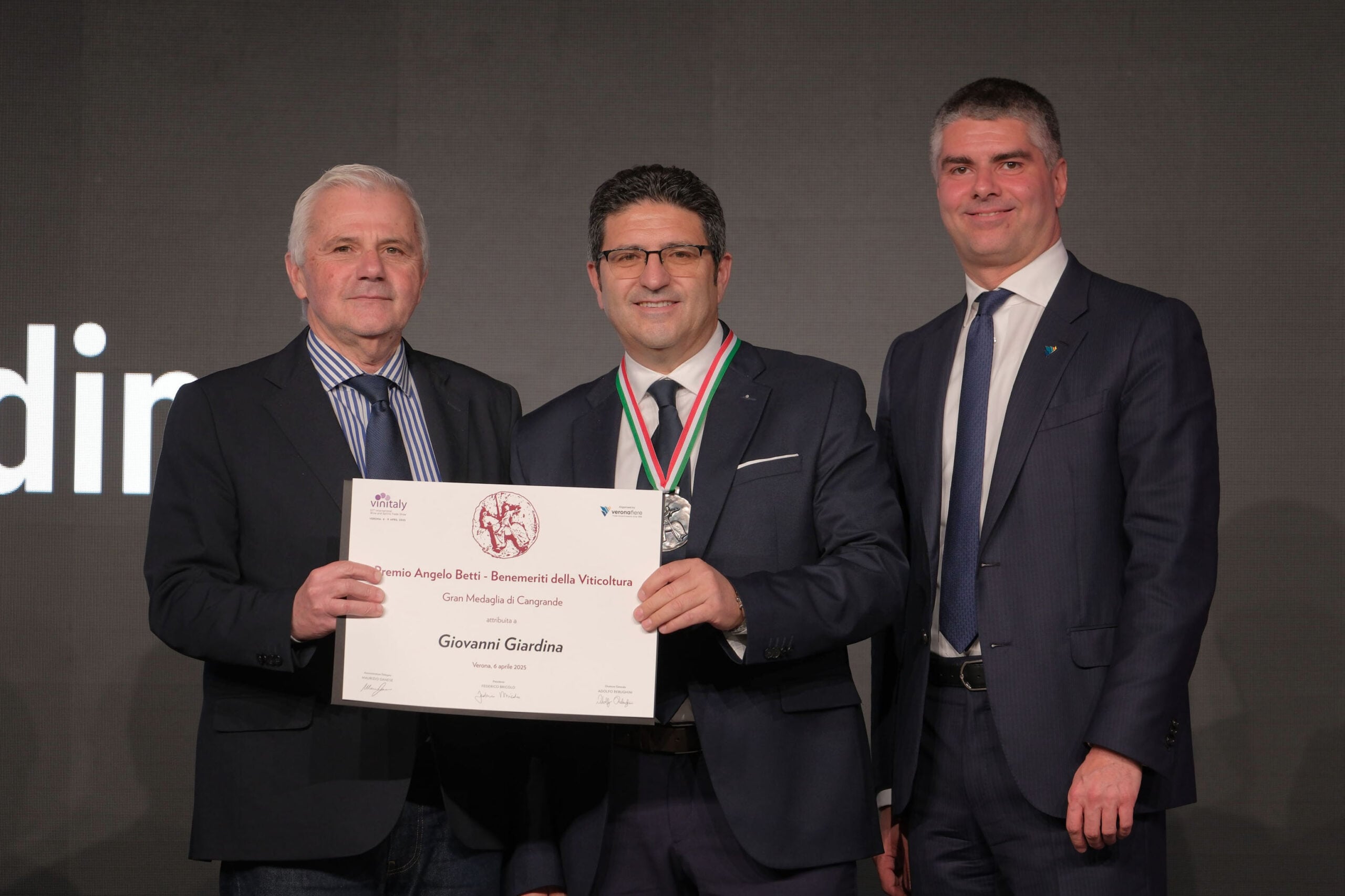 Gianni Giardina ritira il premio  Angelo Betti – ph Ennevi VeronaFiere