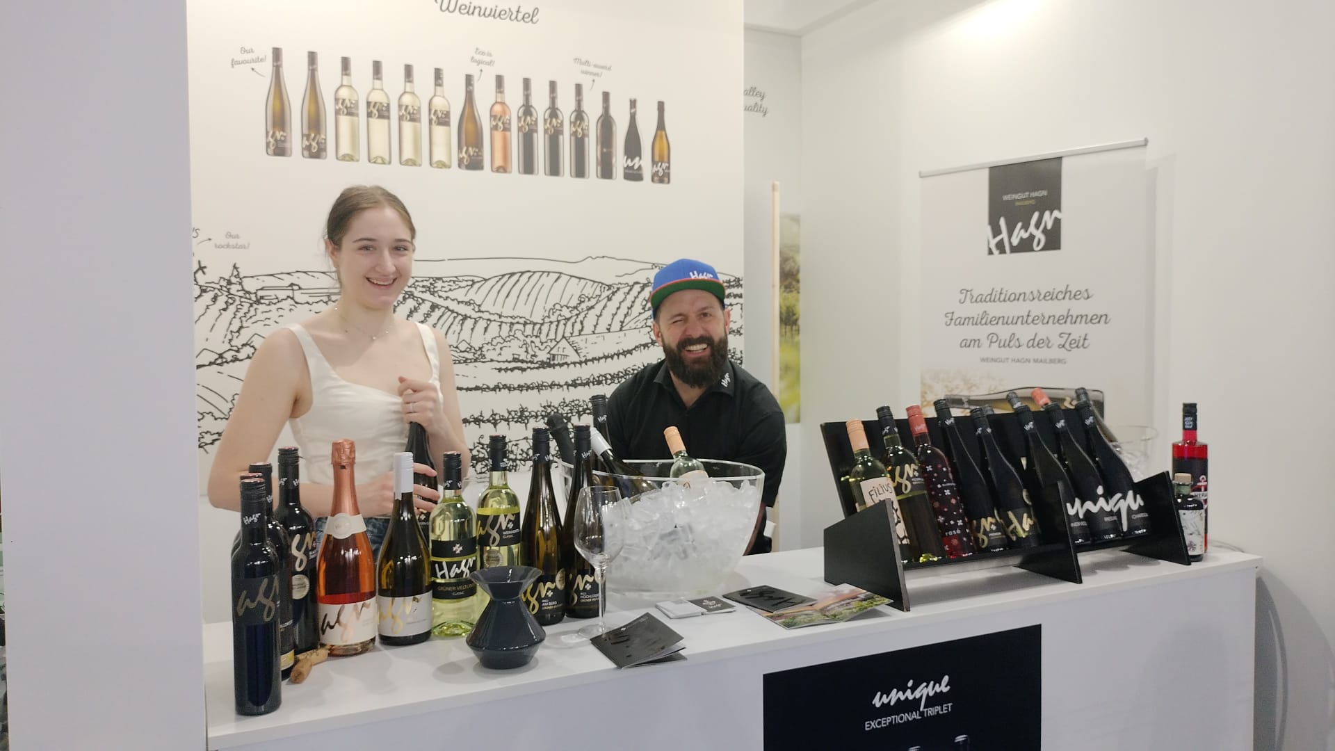 Immagini dallo stand degli internazionali al Vinitaly 2025