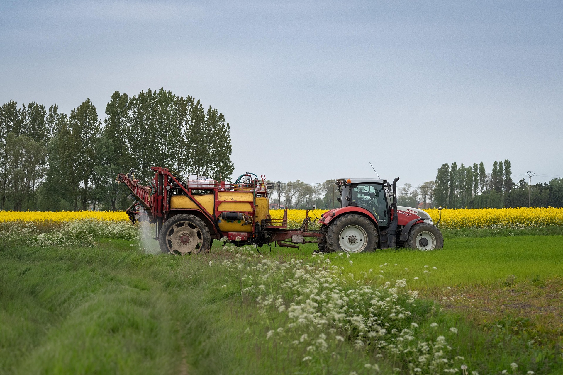 Trattore in un campo – ph Freddy da Pixabay