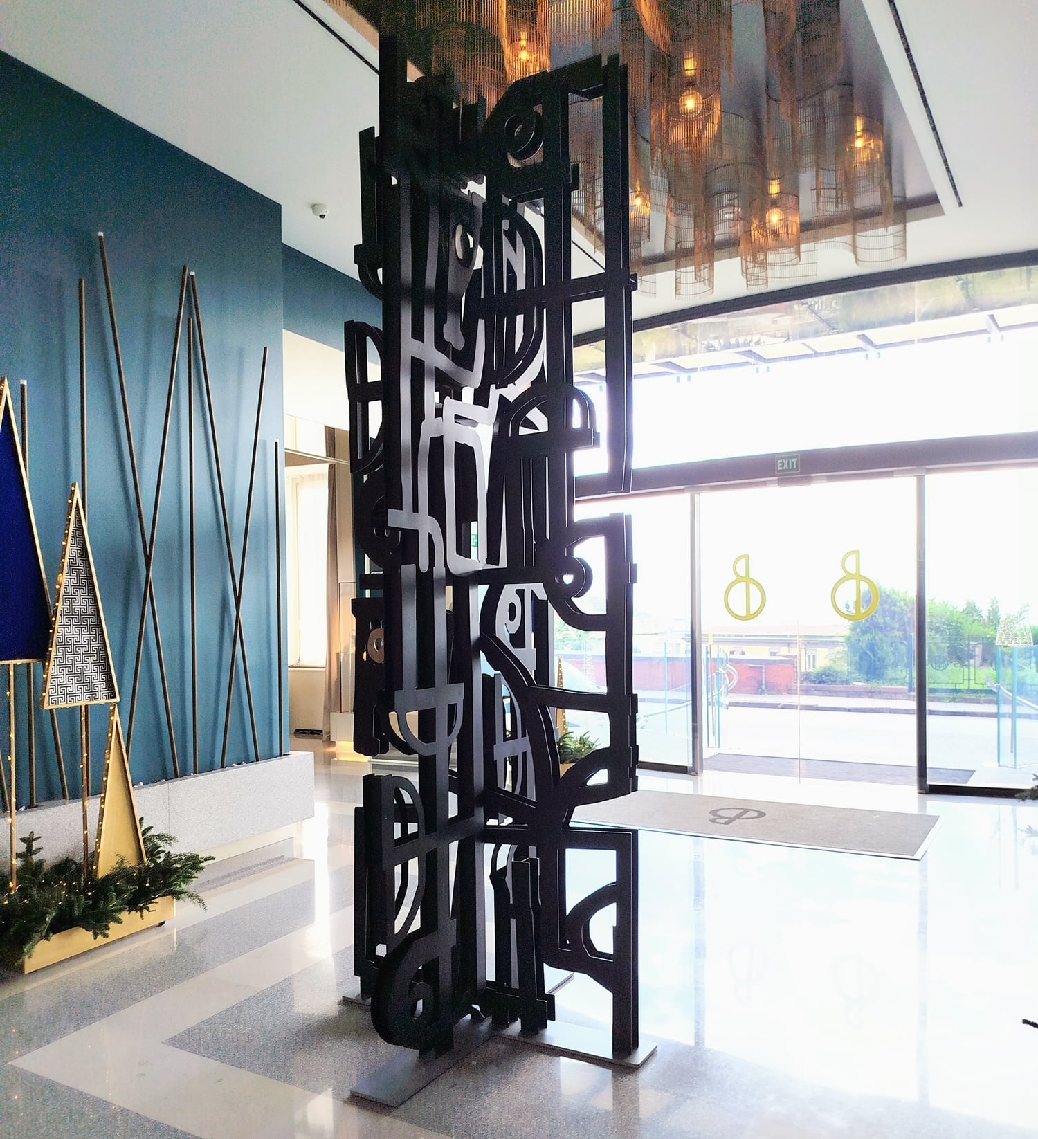 Deschevaliers – L’opera Totem dell’artista napoletano Sergio Fermariello