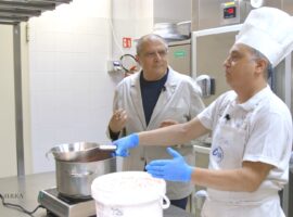 Fabrizio Carrera con Giovanni Catalano, pastry chef della pasticceria Oscar di Palermo