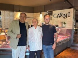 Fabrizio Carrera con Saro Pennisi e il figlio Luciano, protagonisti della nuova puntata di Buona Terra
