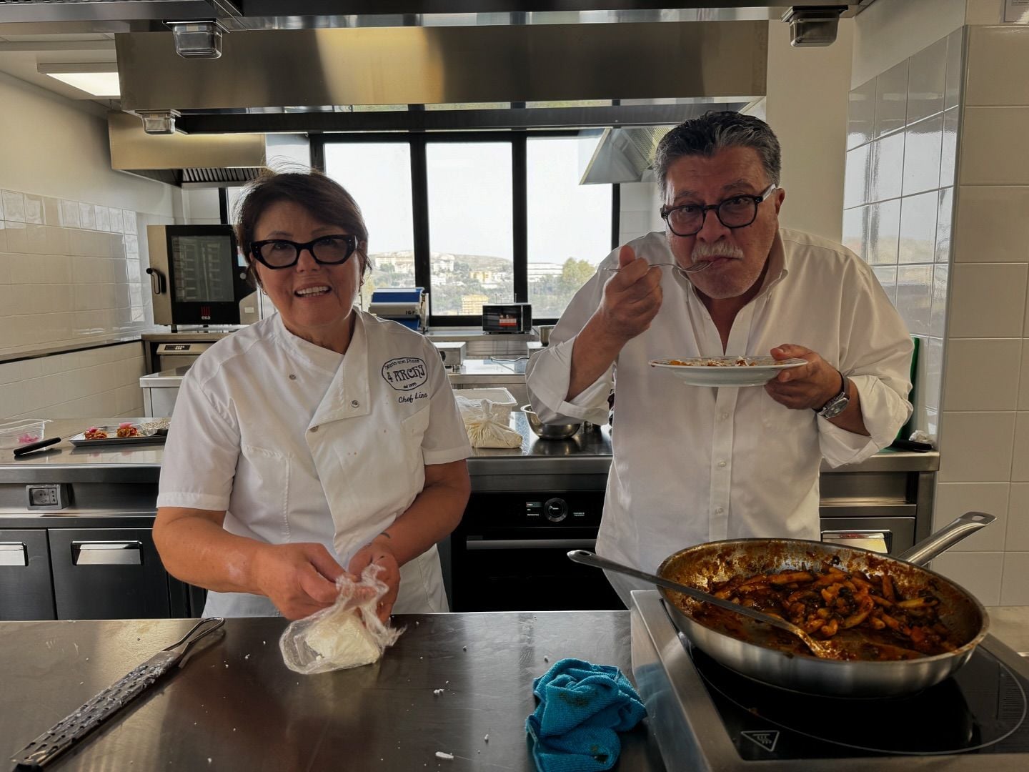 Lina Castorina e Saro Grasso nella cucina di 4 Archi