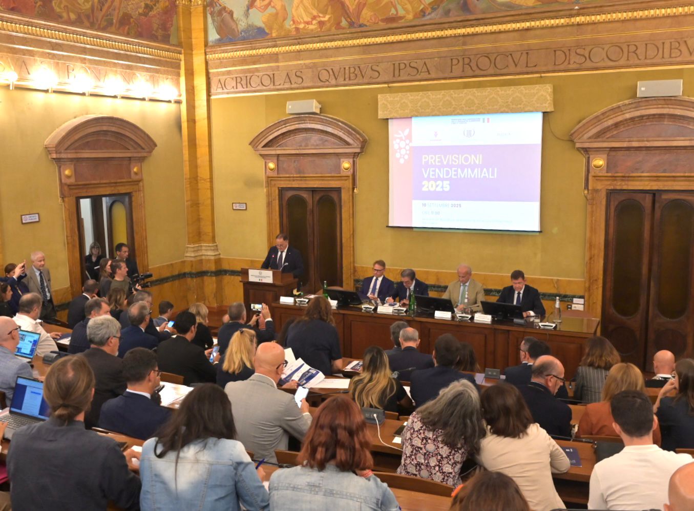 Le previsioni vendemmiali 2025 in Italia, con Cotarella, Marchi, Frescobaldi, Recarte e Zoppas