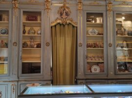 Il bancone di fine ‘700 della Pasticceria Russo