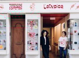 Ludovica Ladu e Carol Mello all’ingresso de L’Atypica