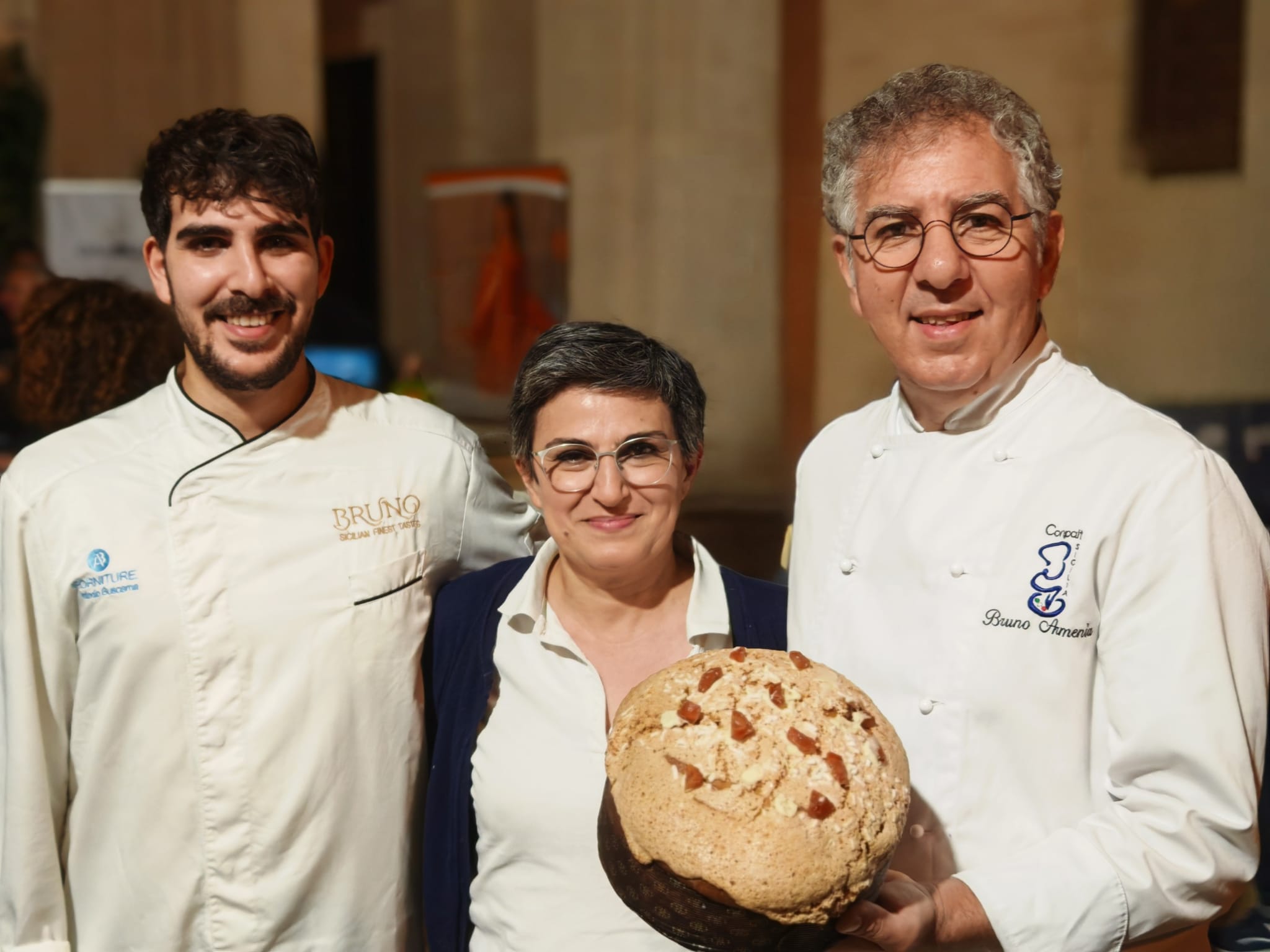Vincenzo, Carmen e Bruno Armenia di Bruno Sicilian Taste con il panettone alla carota novella di Ispica igp